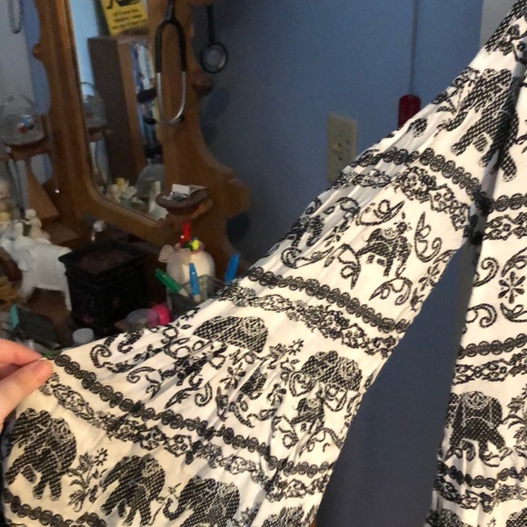 Cold shoulder elephant print blouse - Picture 2 of 3